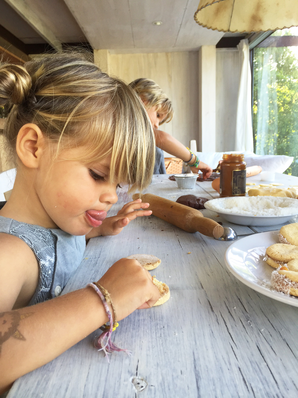 Marlow making alfajores