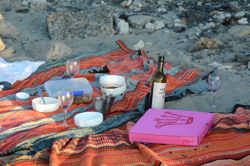 beach pizza picnic