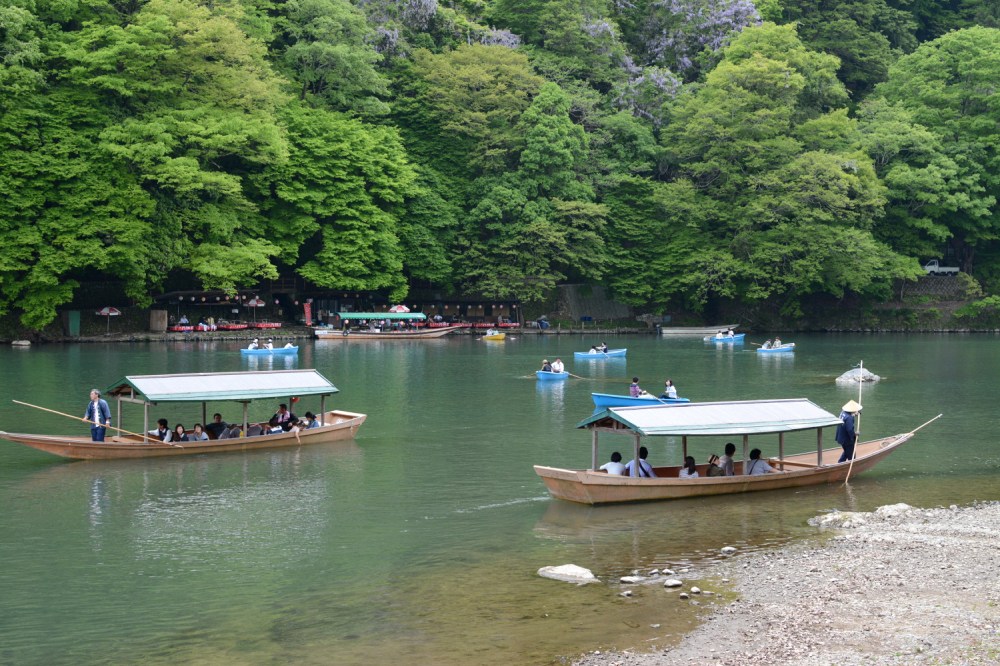 Kyoto_boats in river