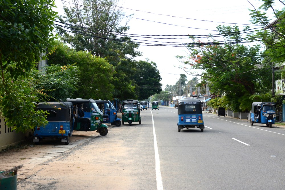 tuktuks in Arugam Bay