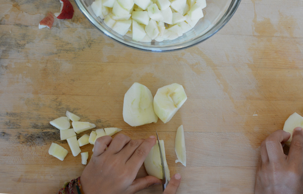 chopping apples